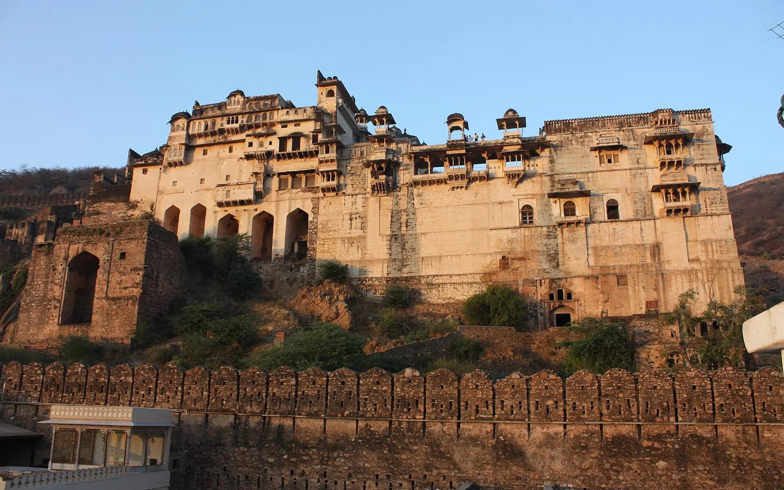 Bundi Palace climbing the hillside above the old town of Bundi