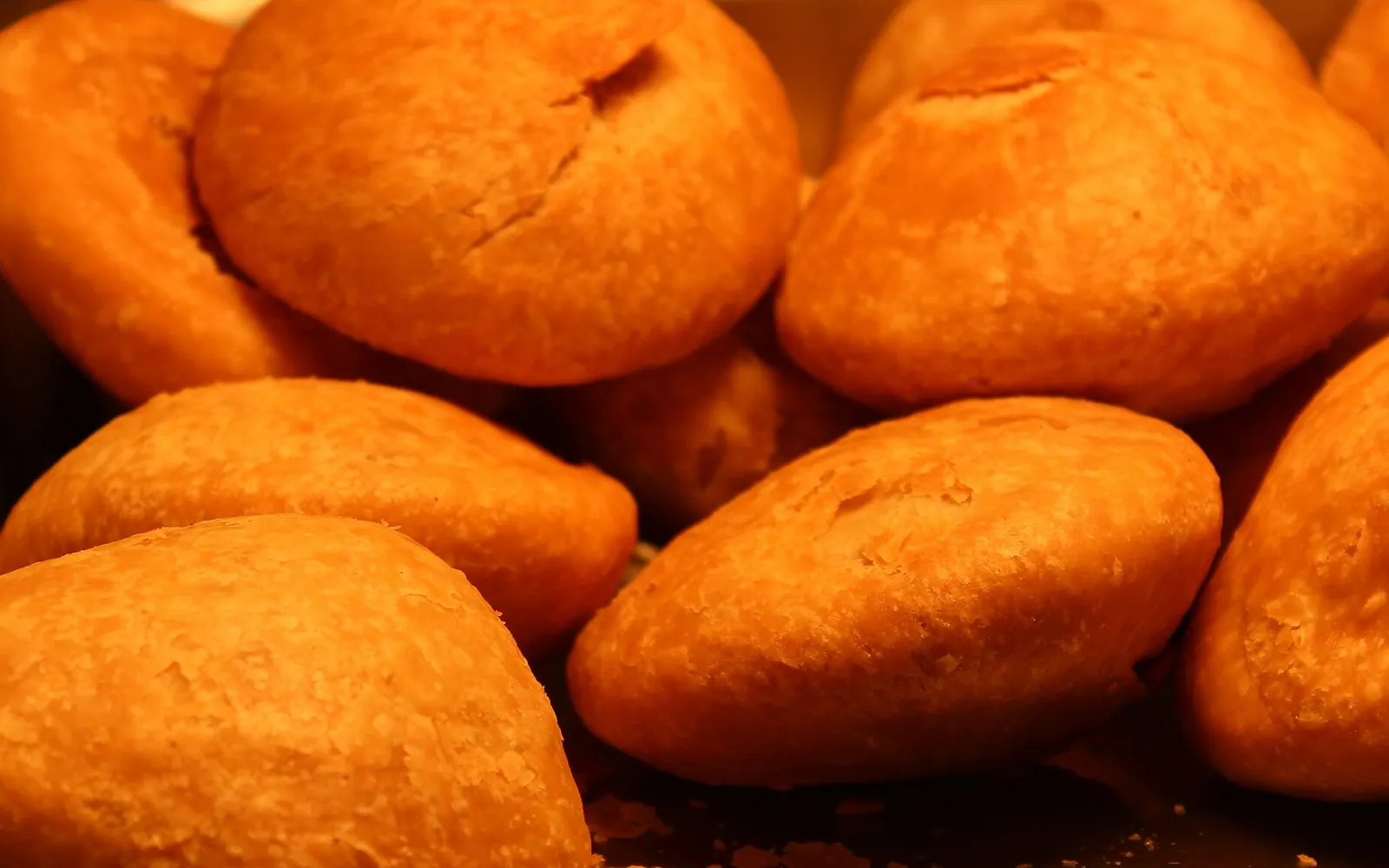 Kachori served for breakfast with chutney
